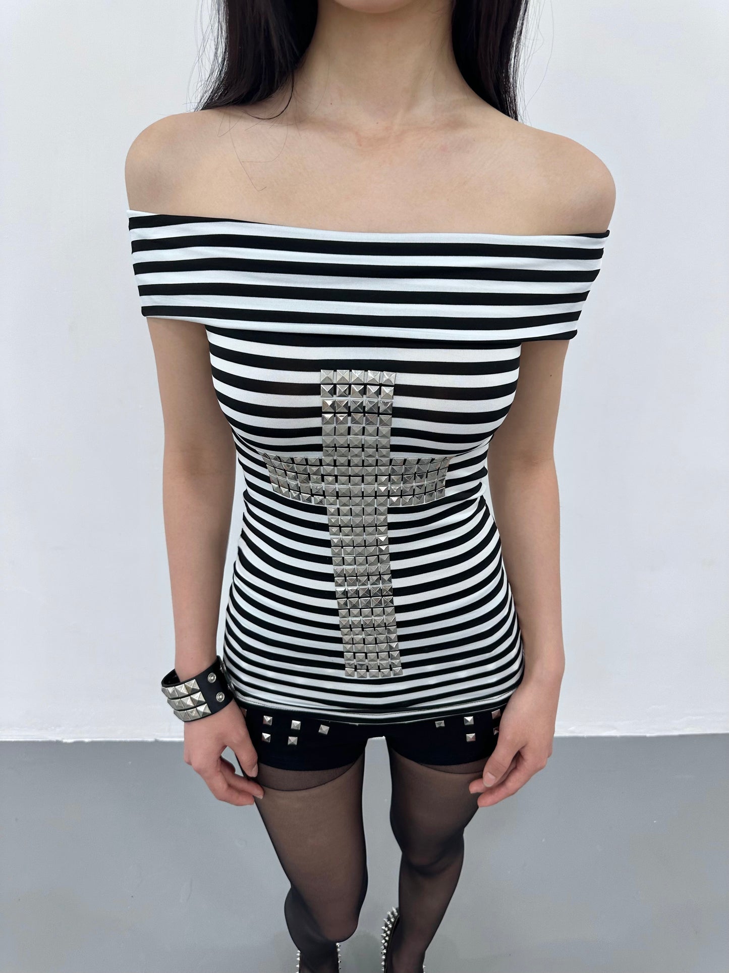ArtByTastybabe open shoulder top